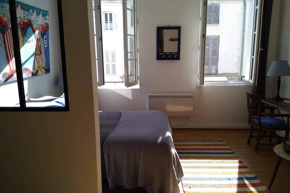 Apartamento entero, Estudio de 30 m² clasificado 2 * centro completo de Rochefort in Rochefort, Region de Rochefort