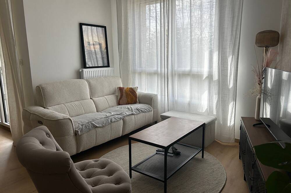 Entire apartment, Spacious apartment in new residence with secure parking in Saint-Herblain, Nantes region
