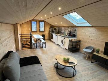 Gîte pour 6 personnes, avec terrasse et vue à Garin