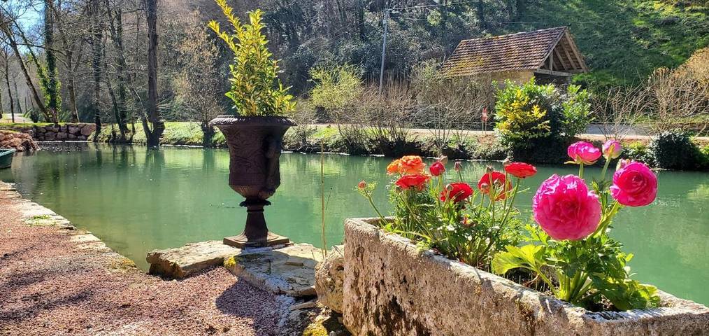 Location de vacances pour 4 personnes, avec vue sur le lac ainsi que vue et jardin, animaux acceptés à Causse-et-Diège - 2