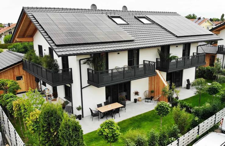 Ferienwohnung für 6 Personen, mit Balkon und Terrasse sowie Garten und Sauna in Übersee
