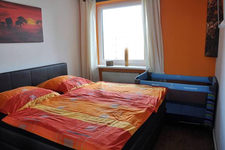 Ganze Wohnung, Sonnige strandnahe 2 Zimmer-Ferienwohnung mit Balkon und seitlichem Meerblick in Scharbeutz, Ostholstein