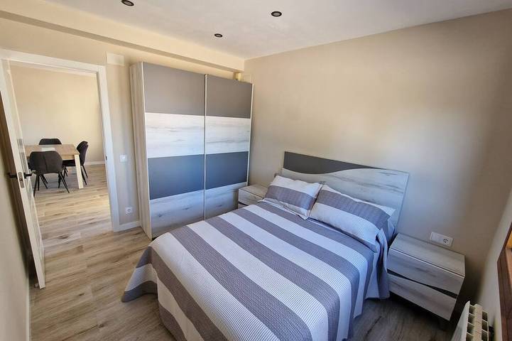 Chalet with barbecue, garden and indoor swimming pool next to the mountains in Villarta-Quintana, La Rioja Provinz