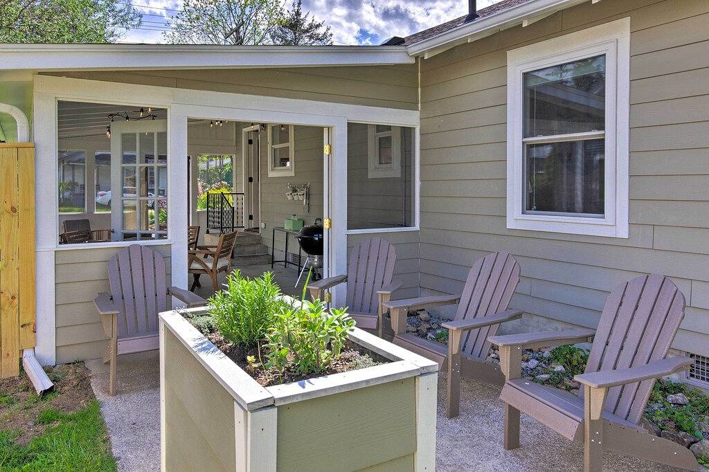 Downtown Brevard Home: Walk to Bars & Breweries! in Brevard, Transylvania County