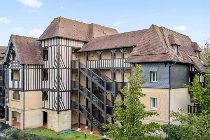 Gîte pour 7 personnes, avec piscine ainsi que vue et balcon, animaux acceptés à Deauville - 4