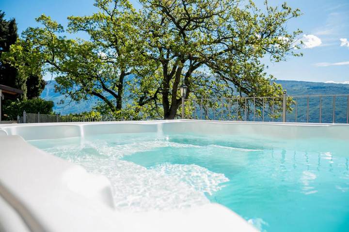 Ferienhaus für 6 Personen, mit Ausblick und Garten sowie Pool und Terrasse in Gargnano - 2