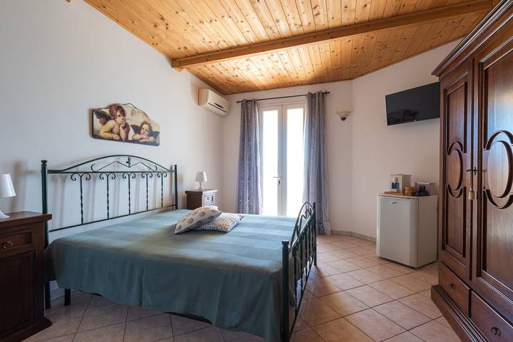 Camera 'Angeli Nel Salento - Stanza 5' con terrazza privata, Wi-Fi e aria condizionata in Cocumola, Minervino di Lecce