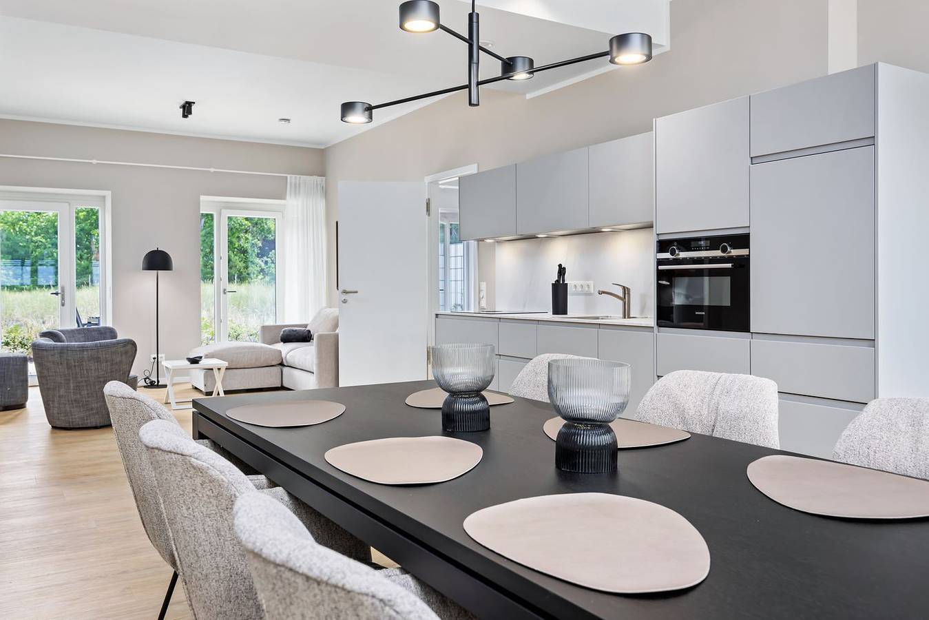 Ganze Wohnung, Großzügiges, modernes Ferienapartment an der Ostsee mit Terrasse und zwei Bädern in Prora, Bergen auf Rügen und Umgebung