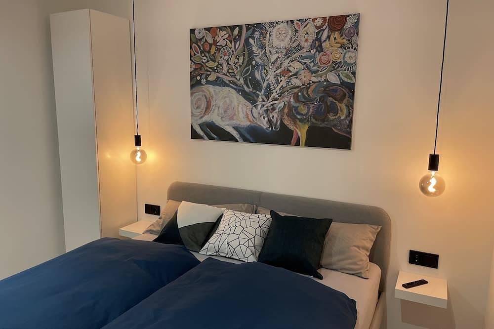 Ganze Wohnung, Komplett neu renoviertes Apartment in einer idyllischen Waldsiedlung in Hohenbrunn, Oberbayern