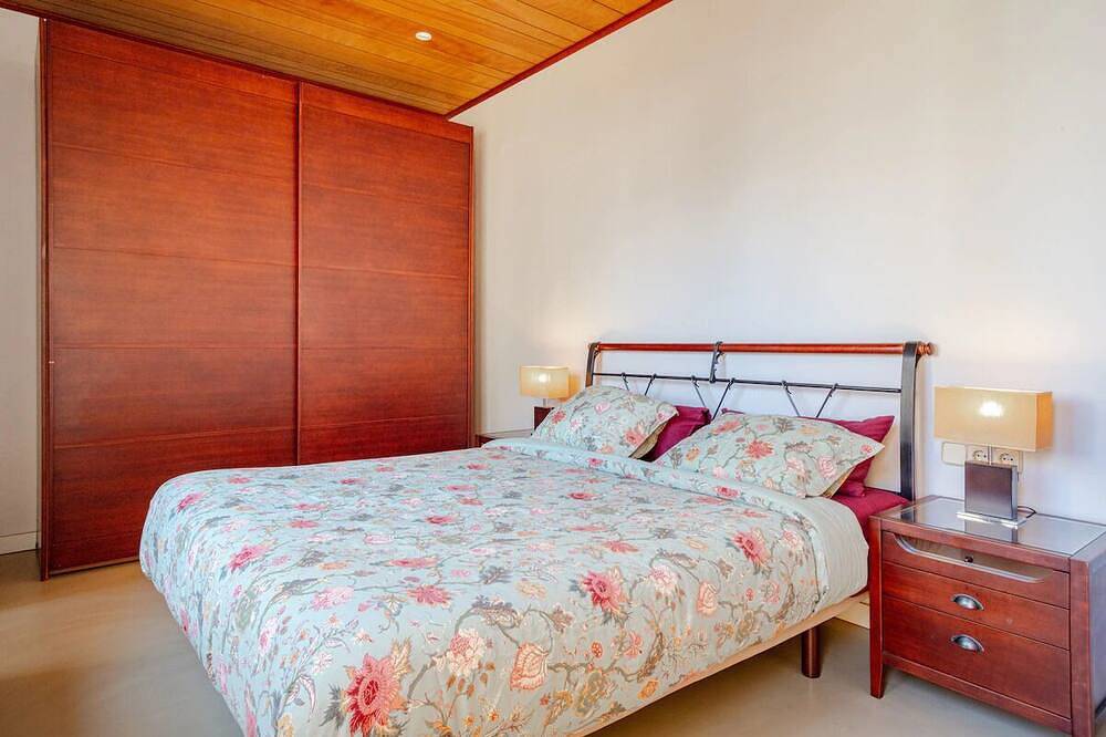 Casa Conquista: Where Catalan Charm Meets the Heart of the City in Platja de l'Estació (Badalona), Badalona