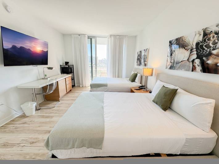 Vacation rental for 4 people, with balcony and pool, kid friendly in Broward County