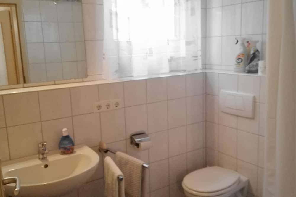 Ganze Wohnung, Ferienwohnung am Bodensee -Kompakt, Idyllisch und Preiswert. in Hödingen, Überlingen
