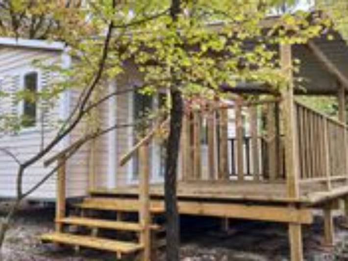 Mobil home pour 4 personnes, avec piscine et terrasse