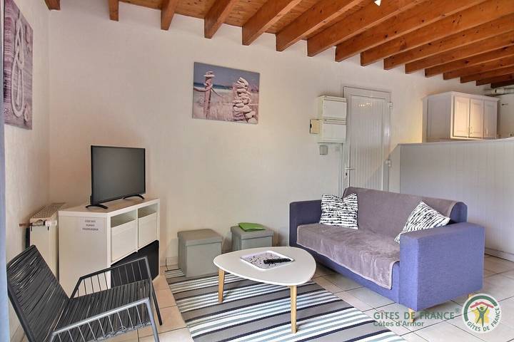 Gîte pour 4 personnes, avec jardin à Saint-Quay-Perros - 3