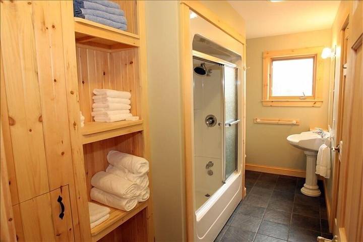 Glamping for 12 people, with garden and pool as well as hot tub in Nova Scotia