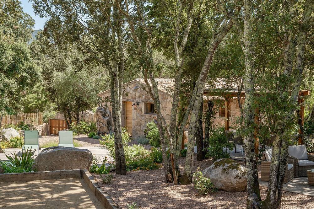 Charming sheepfold, heated swimming pool, landscaped Mediterranean garden in Sotta, Sartène und Umgebung