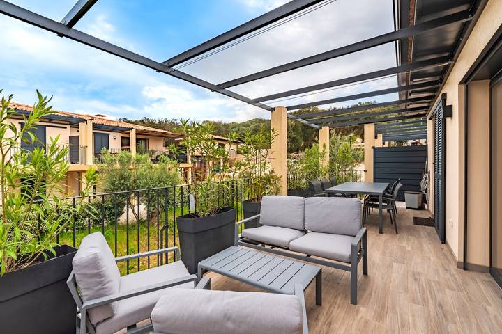 Appartamento per 4 persone, con Balcone e Terrazza nonché Giardino e Piscina a Bonifacio Corsica