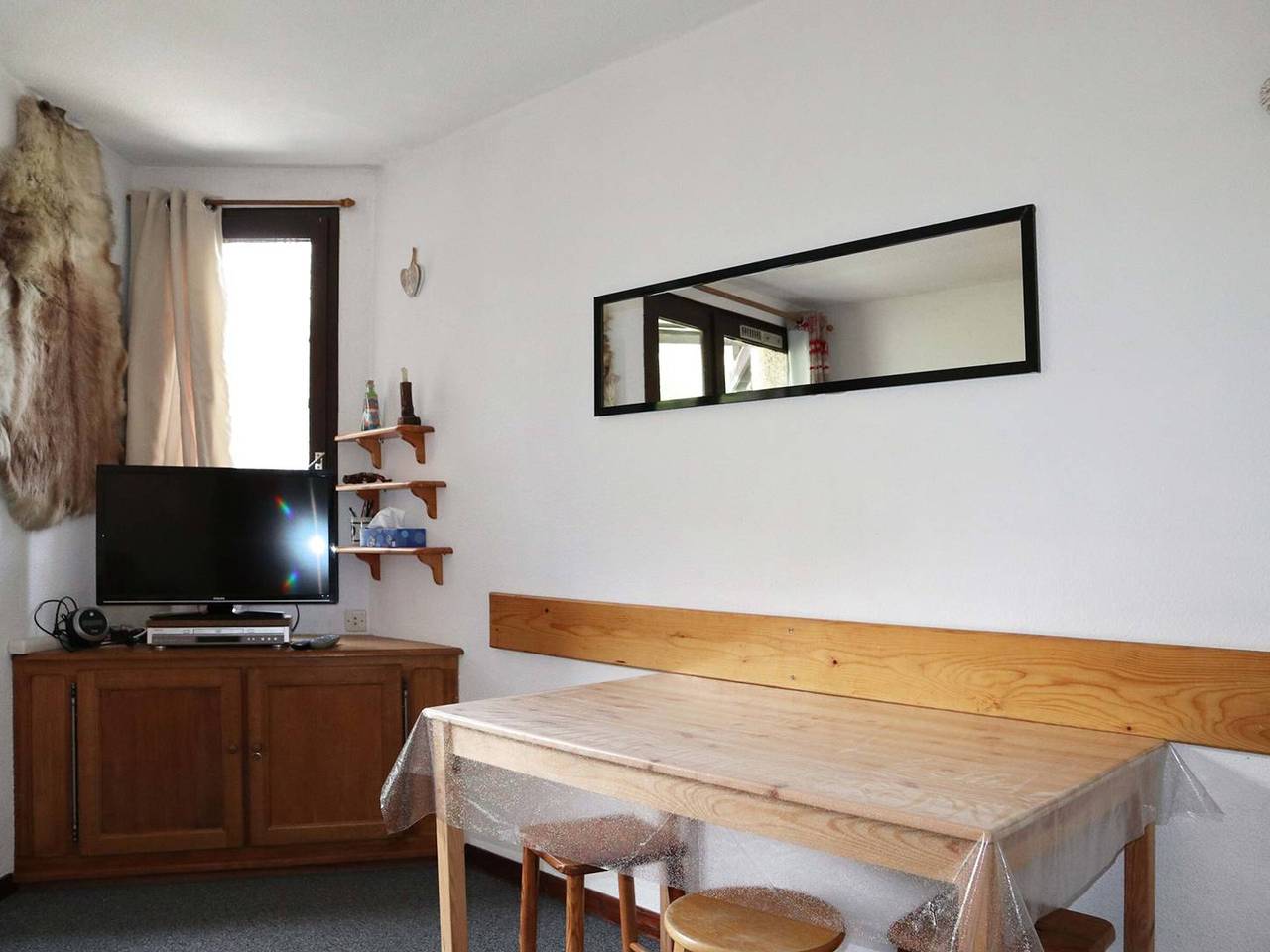 Entire apartment, Studio for 4, ski-in/ski-out, central Les Orres 1650 in Les Orres, Écrins National Park