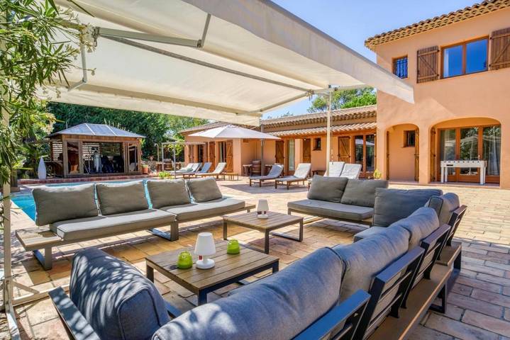 Villa pour 10 personnes, avec Balcon et Jacuzzi ainsi que Terrasse et Jardin à Mouans-Sartoux
