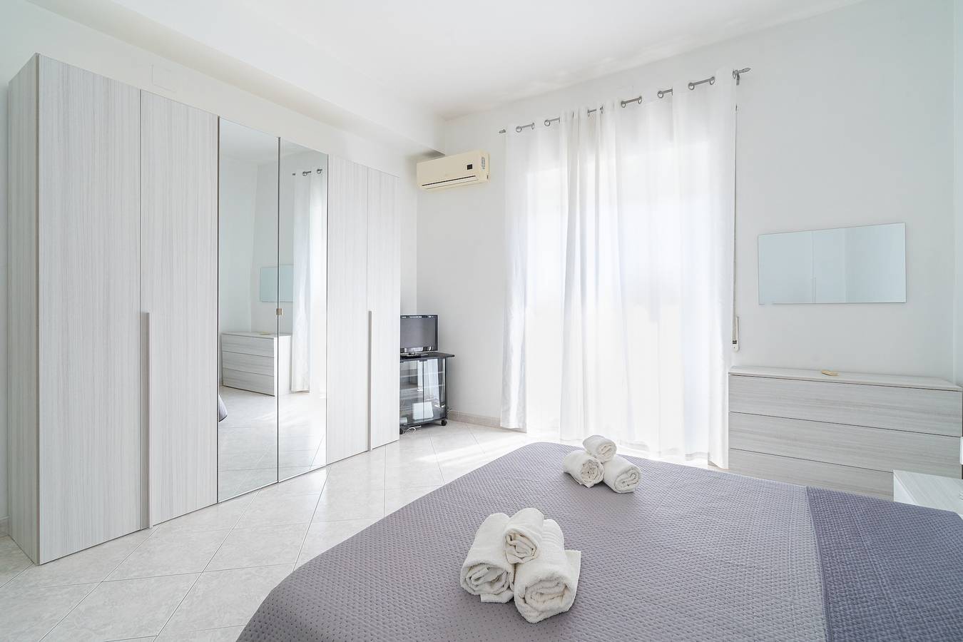 Entire apartment, Apartment 'La Residenza Di Adamo' with Balcony, Wi-Fi and Air Conditioning in Syracuse, Syracuse Province