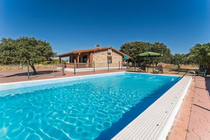 Casa rural para 6 personas, con Balcón y Terraza además de Jardín y Piscina en Tierra de Mérida - Vegas Bajas
