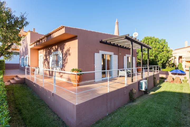 Villa for 8 people, with garden in Praia da Luz
