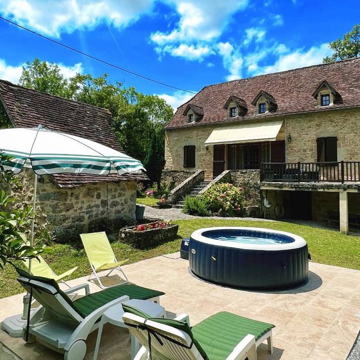 Location de vacances pour 6 personnes, avec Balcon et Jacuzzi ainsi que Terrasse et Jardin à Balaguier-d'Olt