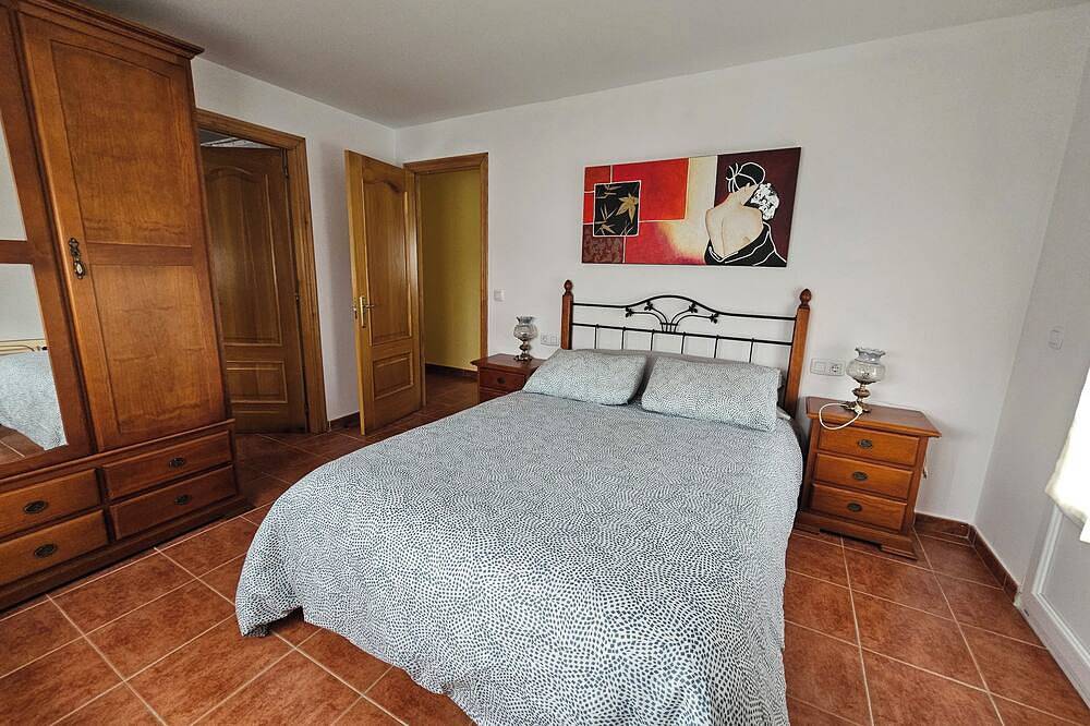 Casa César 1 km from the famous Playa de las Catedrales in Lugo. in Barreiros, Galician Coast