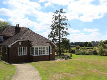 Vacation Rental for 4 Guests in Cranborne Chase, South West England, Picture 1