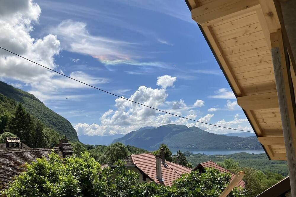 Unique chalet with lake view 3 bedrooms and terraces in Chindrieux, Chambéry und Umgebung