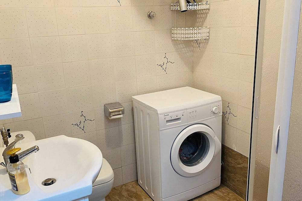 Apartamento entero, Apartamento 'Blaue Rose' con vistas a la montaña y balcón in Scalea, Costa Tirrénica Calabria