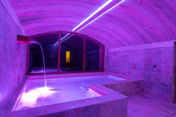 Location de vacances pour 15 personnes, avec piscine et terrasse ainsi que vue et sauna, animaux acceptés à Vaucluse (Doubs) - 2