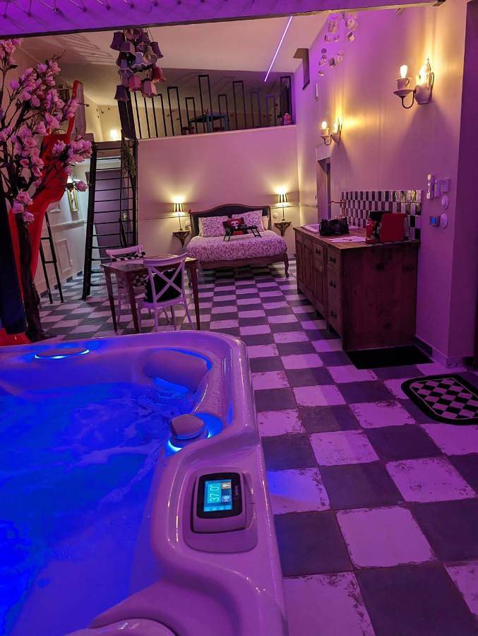 Location de vacances pour 5 personnes, avec Terrasse ainsi que Jacuzzi et Vue à Mazingarbe