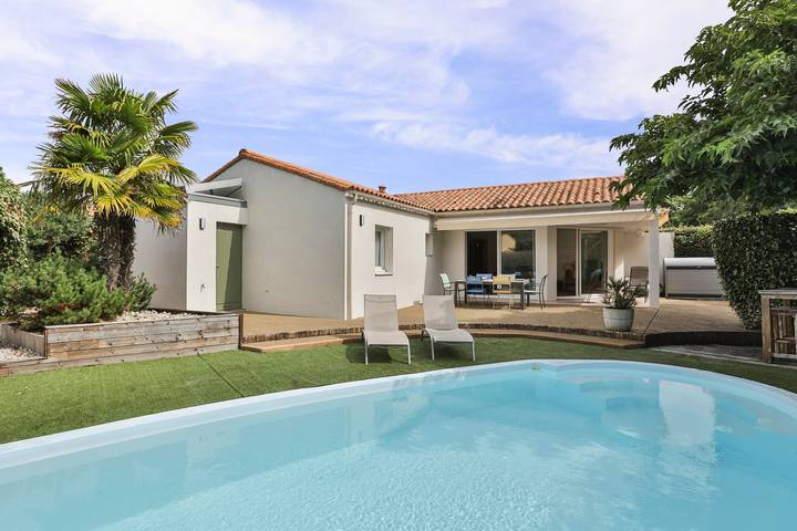 Vakantiehuis voor 6 personen, with terras and zwembad as well as tuin in Les Sables-d'Olonne