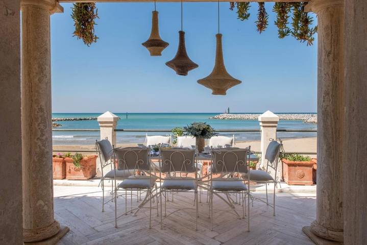 Villa per 12 persone, con piscina e giardino nonché panorama, con animali domestici in San Vincenzo