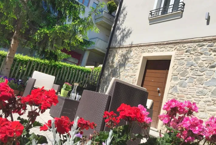 Alojamiento y desayuno para 2 personas, con terraza y jardín - 1