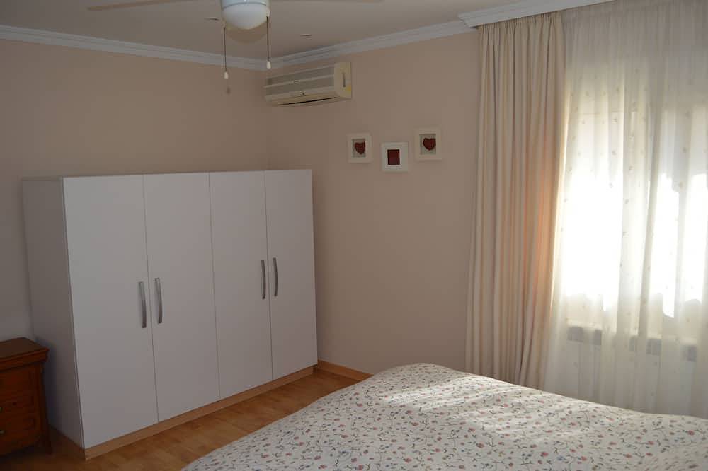Nice And Quiet Villa, Private Pool, Bbq, A/C, Near The Beach in Vandellòs i l'Hospitalet de l'Infant, Costa Dorada