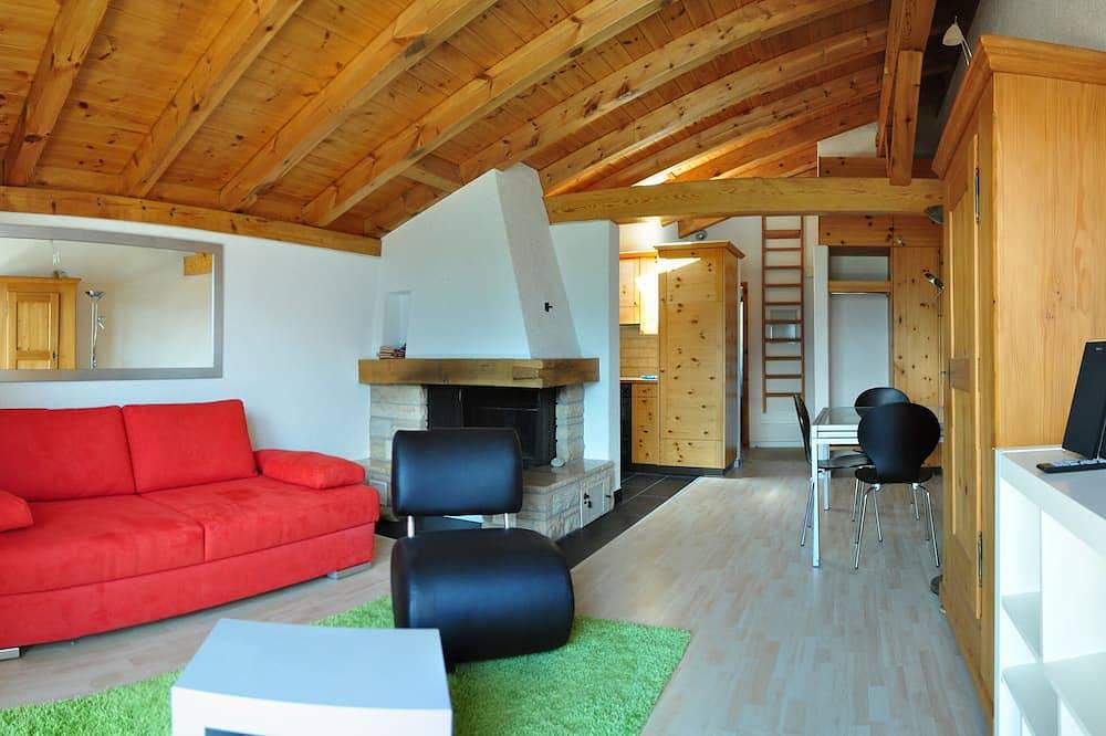 Ganze Wohnung, 2.5 Zi Dachwohnung in Falera mit traumhafter Aussicht, zusätzliche Schlafgalerie in Falera, Flims Laax Falera