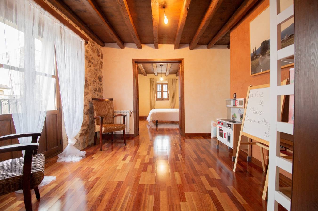 Casa de vacaciones 'La Casa Del Médico' con vistas a la montaña, piscina privada y Wi-Fi in Estación de esquí de La Pinilla, Cerezo de Abajo