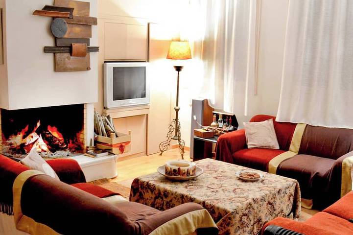 Vacation rental for 4 people, with hot tub and balcony as well as yard in Sparta Municipality
