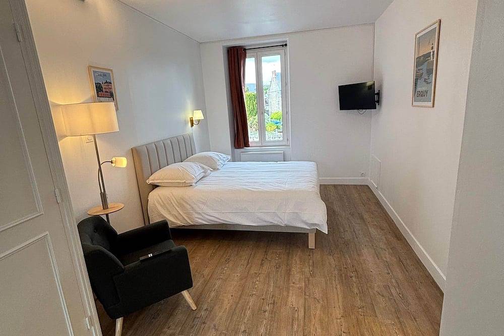 Ganze Wohnung, Tyyann 3: A 30-square-meter studio equipped with a kitchenette and a bathroom in Plancoët, Dinan und Umgebung