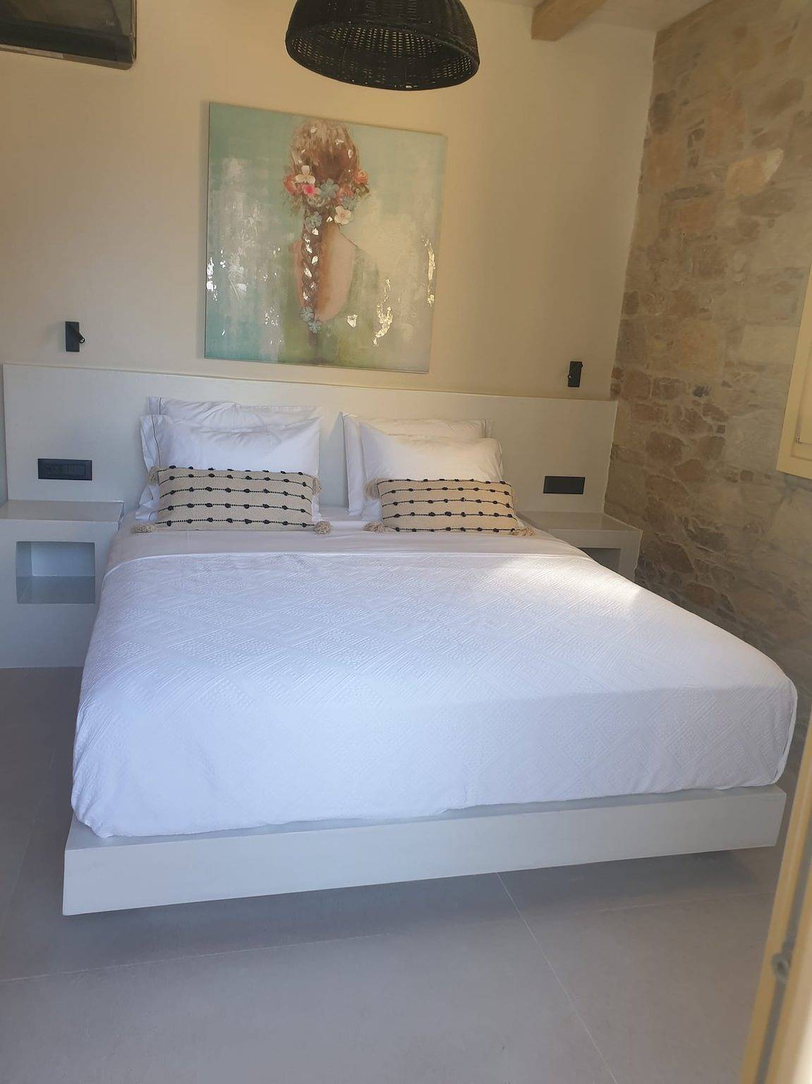 Dazzling Ios Villa | Villa Meltemi | 1 Bedroom | Breathtaking Sea Views | Private Outdoor Pool | Private Furnished Terrace | Outdoor Dining Area | Private Garden | Prime Location in Ios