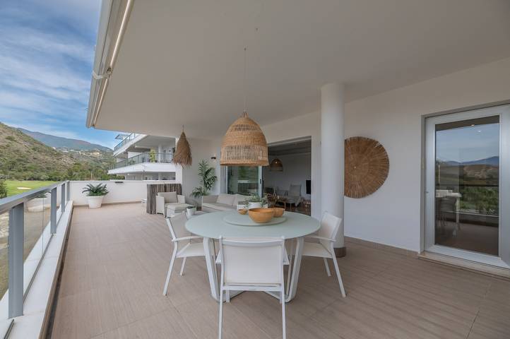 Ganze Wohnung, Ferienwohnung 'Avalon' mit Meerblick, Wlan und Klimaanlage in Capanes del Golf, Benahavís