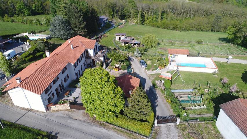 Gîte pour 9 personnes, avec jardin et piscine dans l' Isère - 2