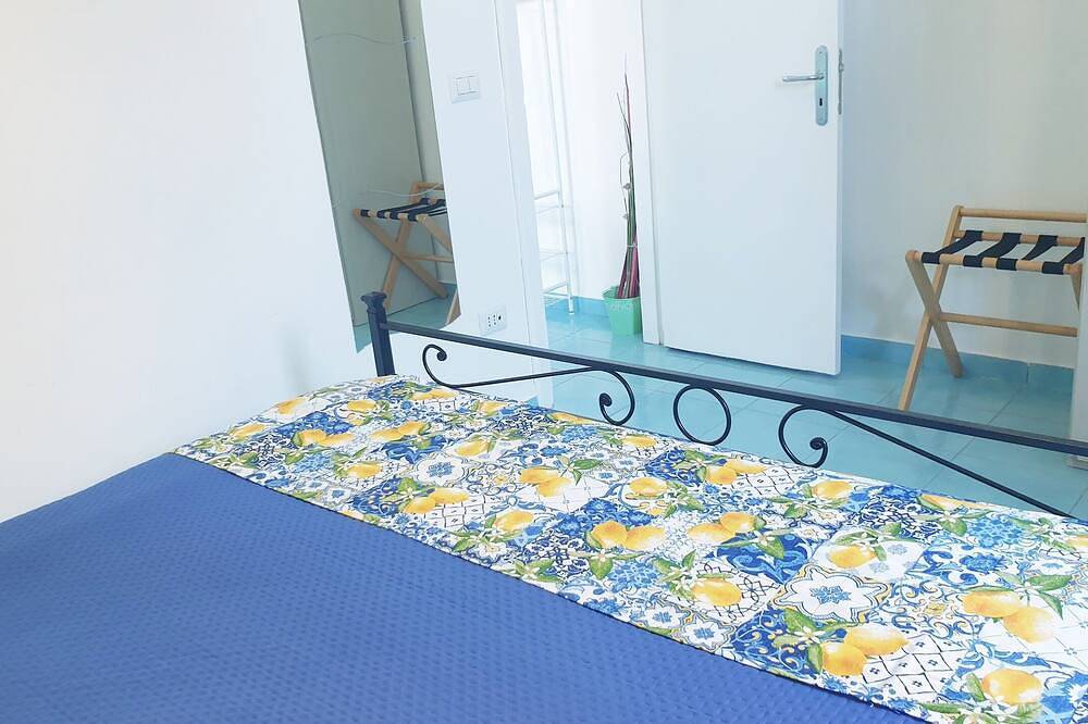 Ganze Wohnung, Charming apartment with a large courtyard and sea view in Tovere, Amalfiküste