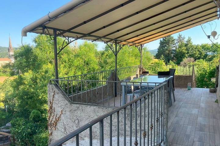 Gîte pour 4 personnes, avec jardin et piscine