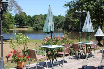 Cottage pour 4 personnes, avec vue sur le lac et vue ainsi que terrasse et jardin, animaux acceptés à Nançay