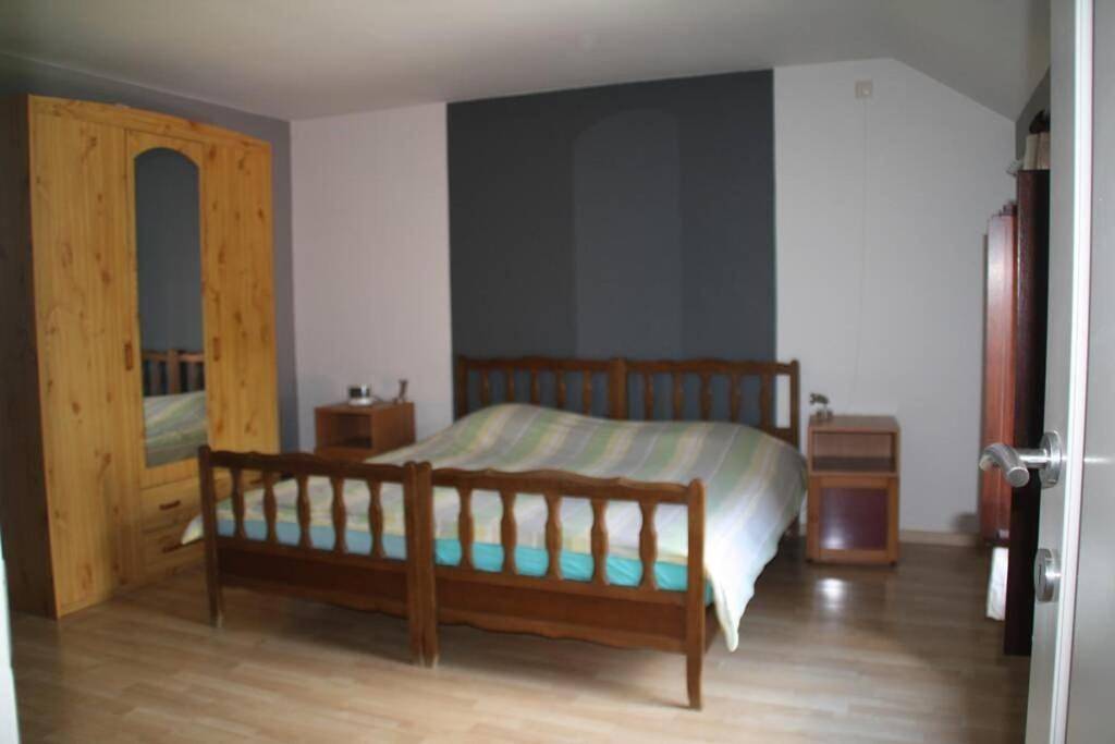 Appartement entier, One-Bedroom Apartment in Lobbes, Hainaut