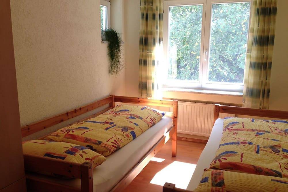 Ganze Wohnung, Geräumige Fewo im Grünen (85qm) mit großem überdachten Freisitz. in Eriskirch, Obersee (Bodensee)