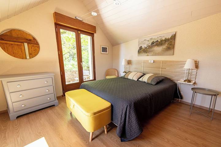 Location de vacances pour 6 personnes, avec jardin et terrasse à Coubisou - 2